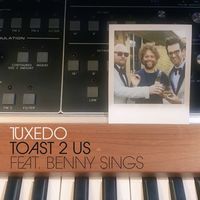 Small_toast_2_us_tuxedo
