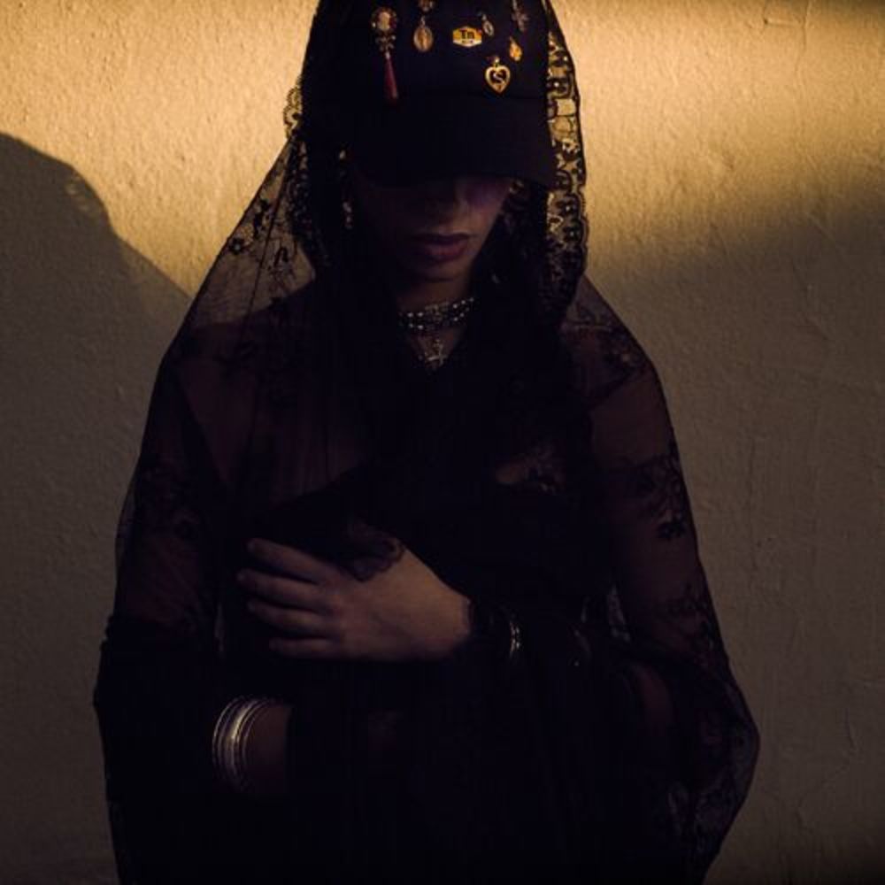 La Niña De Los Peines