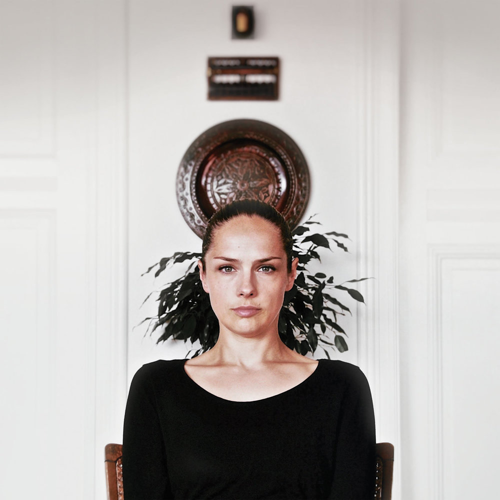 Portada de Something Between