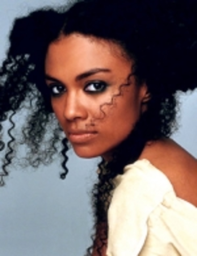 Amel Larrieux